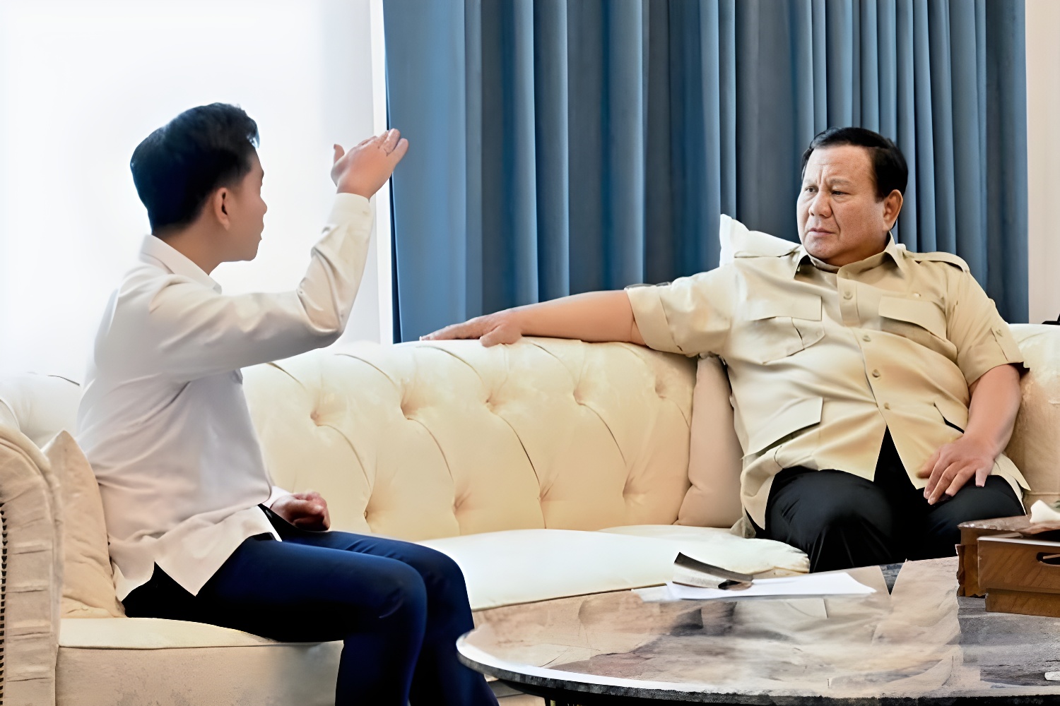 Wapres Gibran Rakabuming Raka melaporkan hasil KTT G20 di Afrika Selatan kepada Presiden Prabowo Subianto di Istana, Jakarta, Selasa (25/11/2025). (Dok. IG Sekretariat Kabinet)